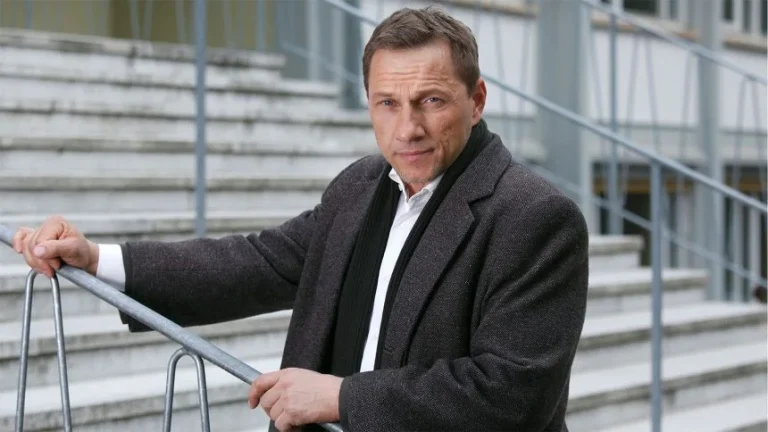 Hat der Schauspieler Richy Müller einen Sohn? – Das ist über seine Familie bekannt