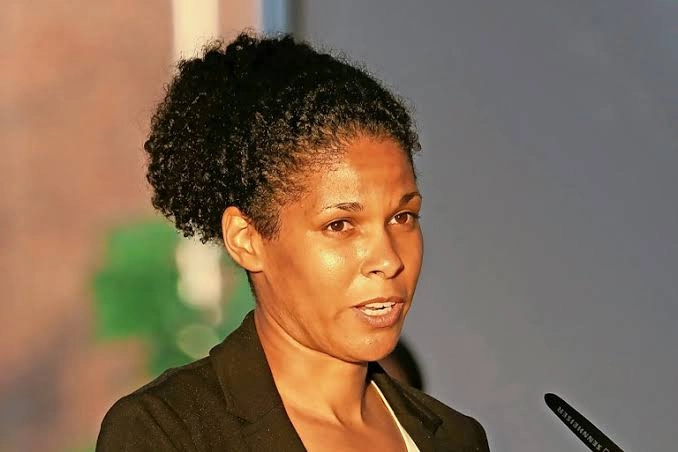 Navina Omilade Herkunft und Familie