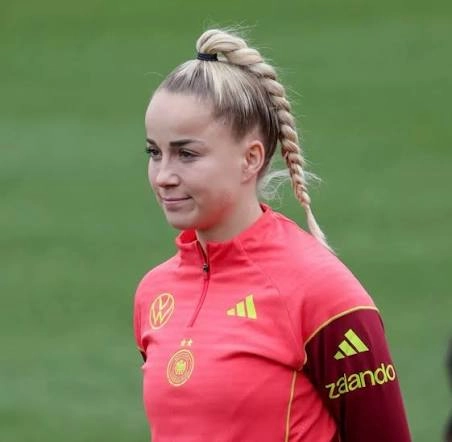Giulia Gwinn Größe im Überblick