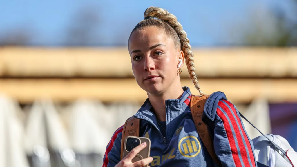 Wie groß ist Giulia Gwinn